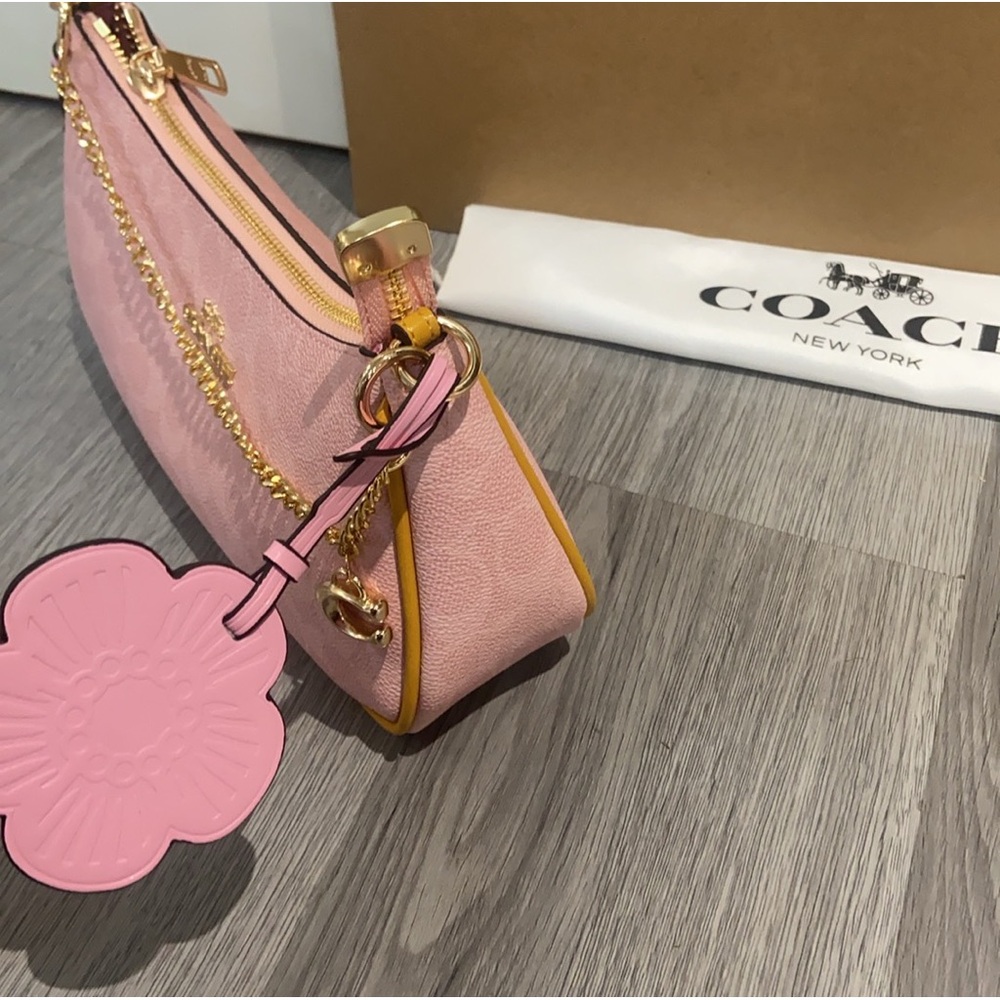 Coach crescent-shaped shoulder bag - Picture 3 of 7